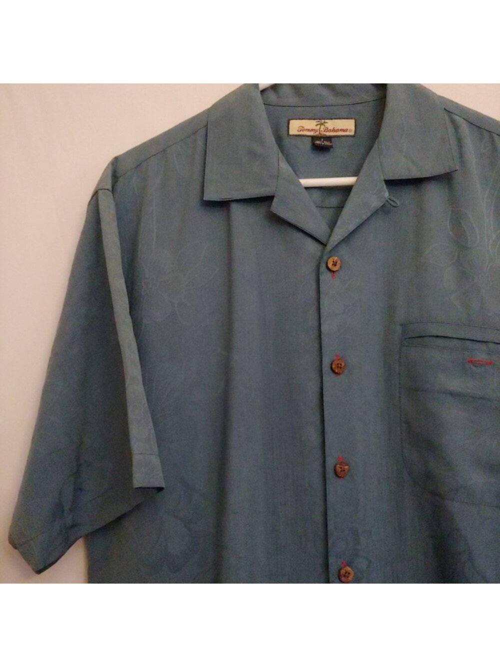 Tommy Bahama 100% Silk Blue Mens Short Sleeve Sexy Woman Button Shirt Small - Picture 3 of 10